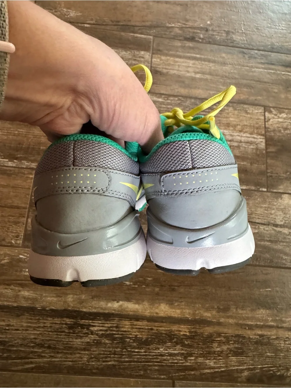 Nike Flex Trainer 2 athletic shoes with yellow & teal accents women’s size 8.5